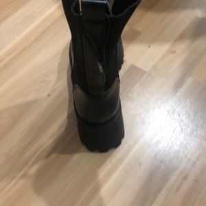 Zara originals. Worn twice. EUC. Changed my mind about style.